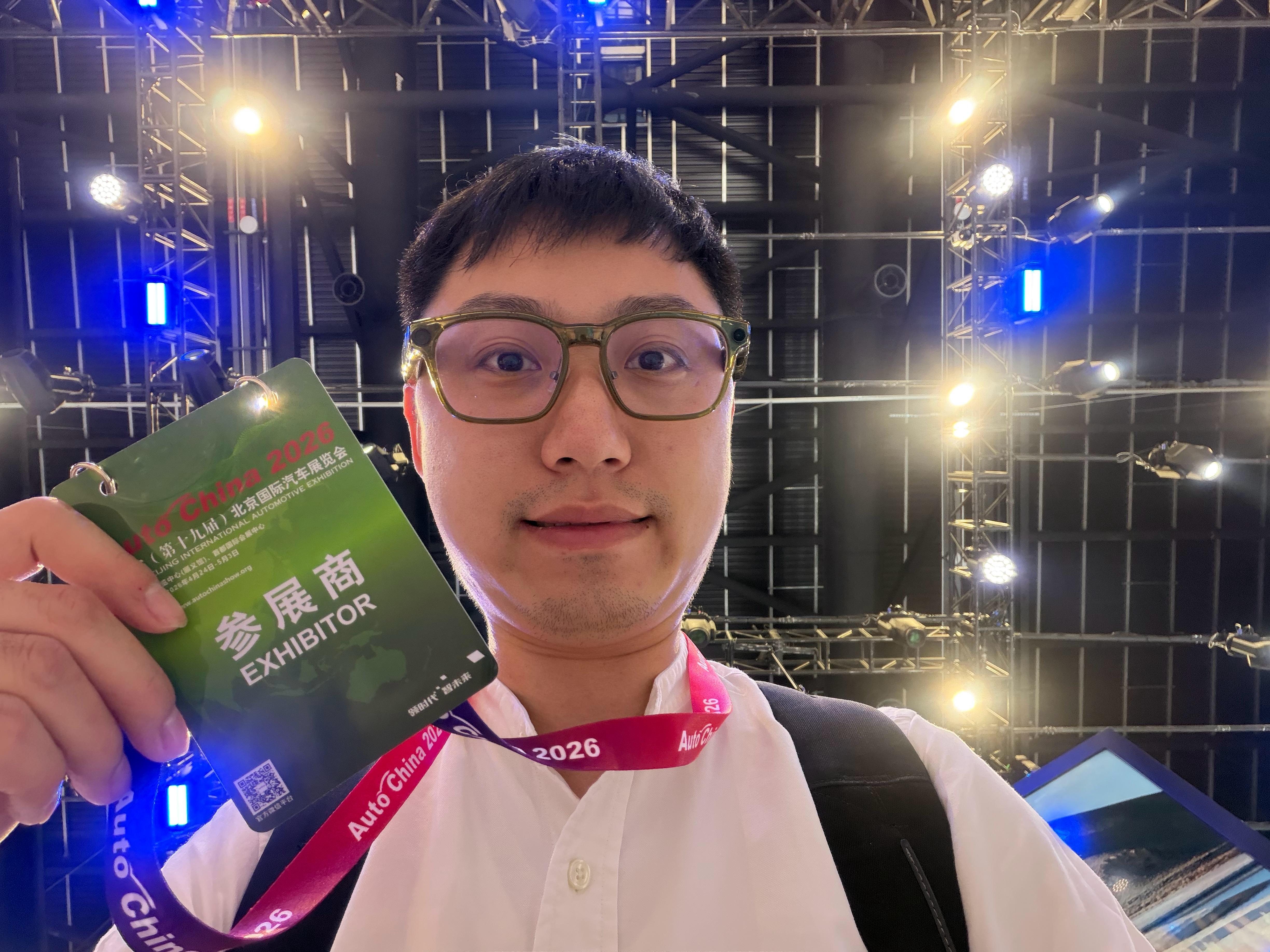这些灯光下停着的就是全新理想L9 Livis，但是公关说不让拍照那就明天见吧，明