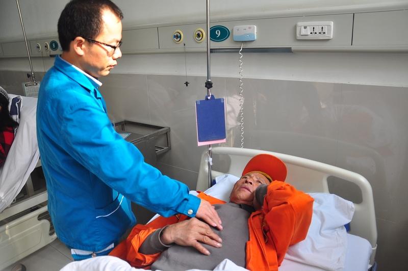 醉驾撞死23岁环卫工，肇事者竟一夜逛2酒吧！细节曝光，网友怒了
 
凌晨的街头，