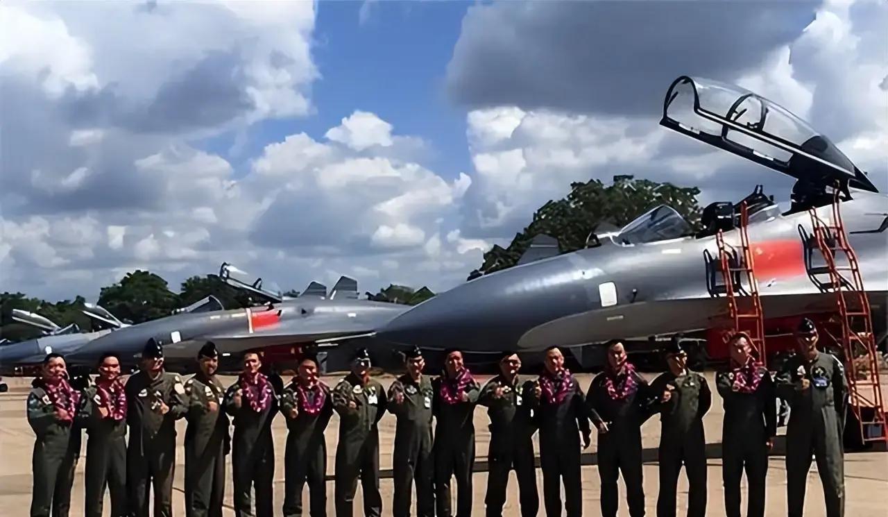 中泰空军这十年联训，其实是从一场“4比0”开始的。
 
2015年，中方歼-11