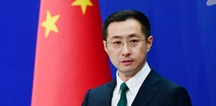 在中国依据法律法规处理境内几名涉嫌违规操作的美方媒体从业者后，不到24小时，白宫
