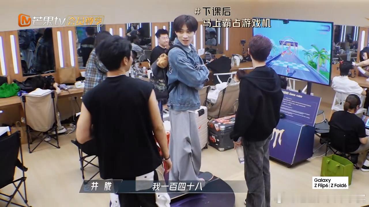 #井胧激起了王铮亮的胜负心##披荆斩棘#男人至死是少年哈哈哈，王铮亮正是胜负心强