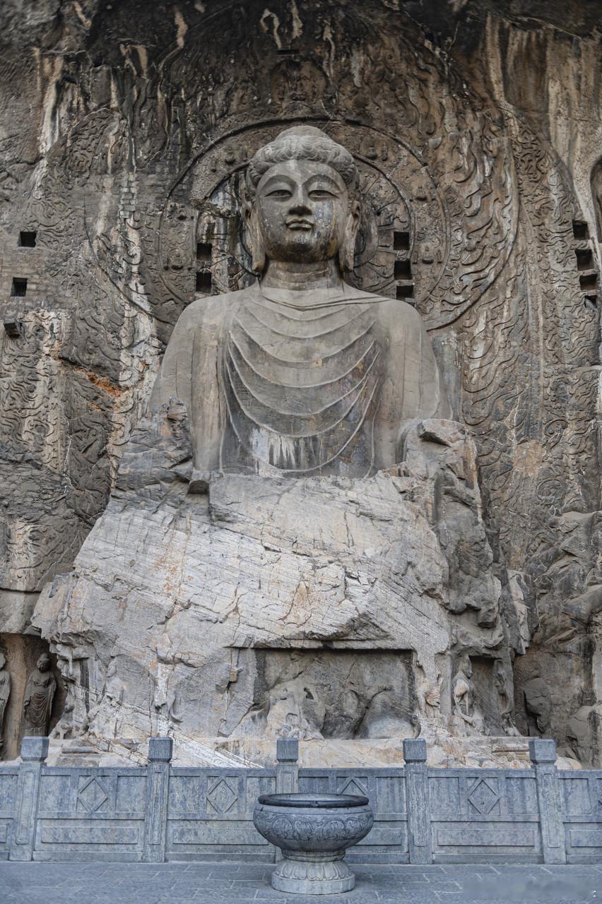 兄弟姐妹们大家刷到佛祖了，我们一起拜拜佛祖，让佛祖保佑我们以及家人们一生平安，无