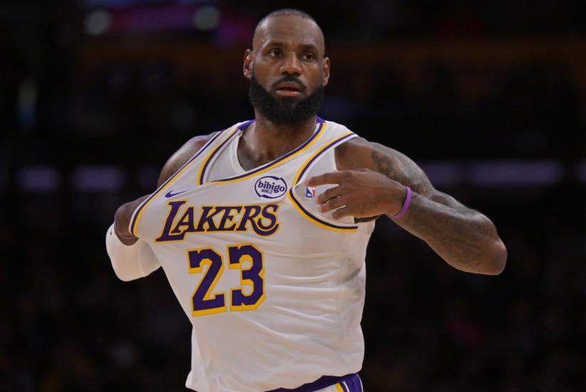 NBA常规赛，湖人120-114战胜灰熊。此役，湖人球星詹姆斯在开场表现一般的情