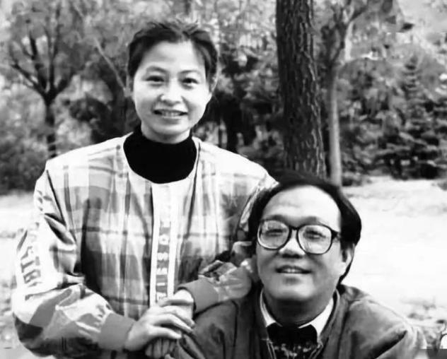 2010年，作家史铁生生命垂危，医生问他的妻子陈希米：“救不救？”没想到陈希米却