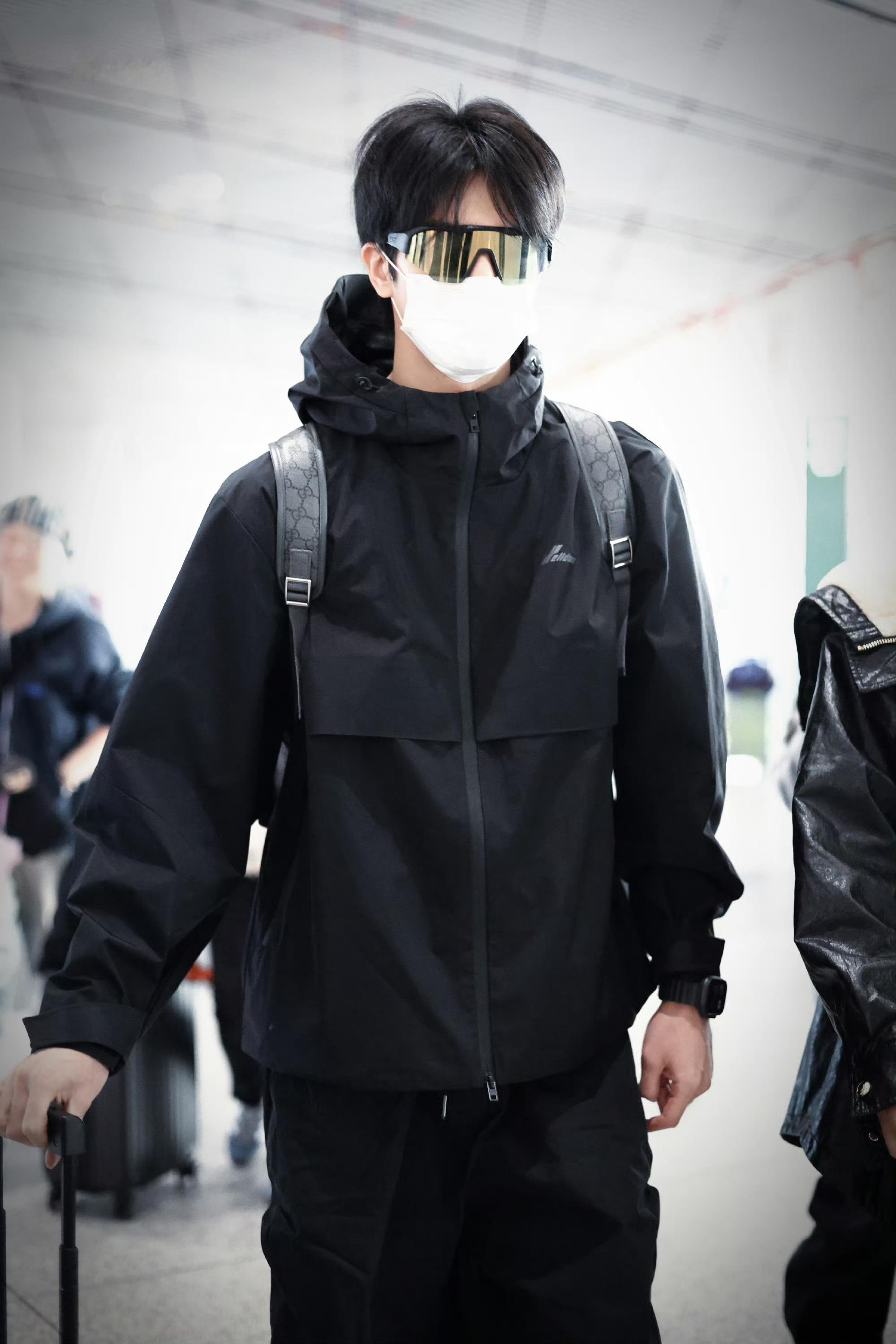 宋威龙冲锋衣的神 