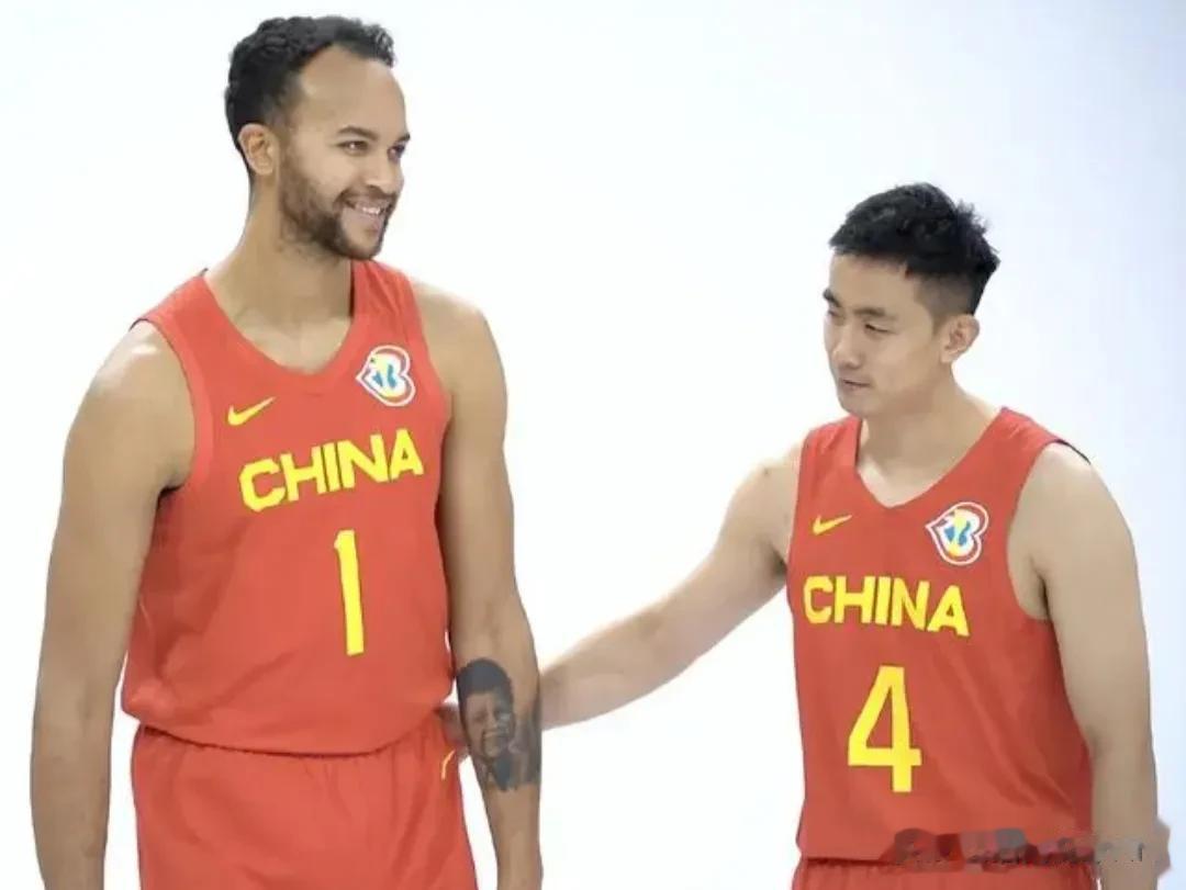 8月20日中国男篮首发预测，打塞尔维亚能赢否？

中锋，周琦，内线制霸，一柱擎天