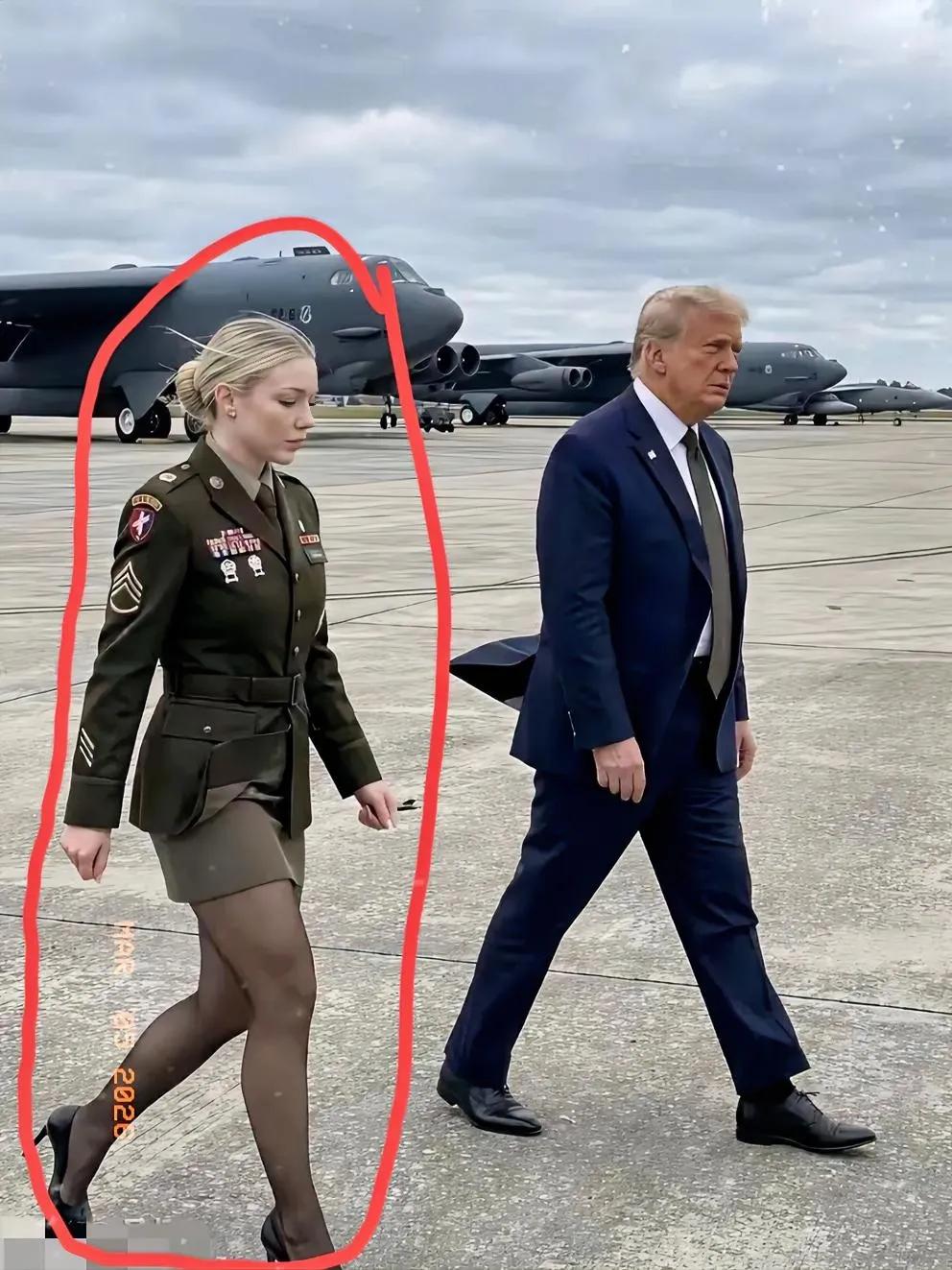 有没有军迷，看到这张照片很好奇！谁能告诉我一下，川普身边这位随行大概是什么样级别