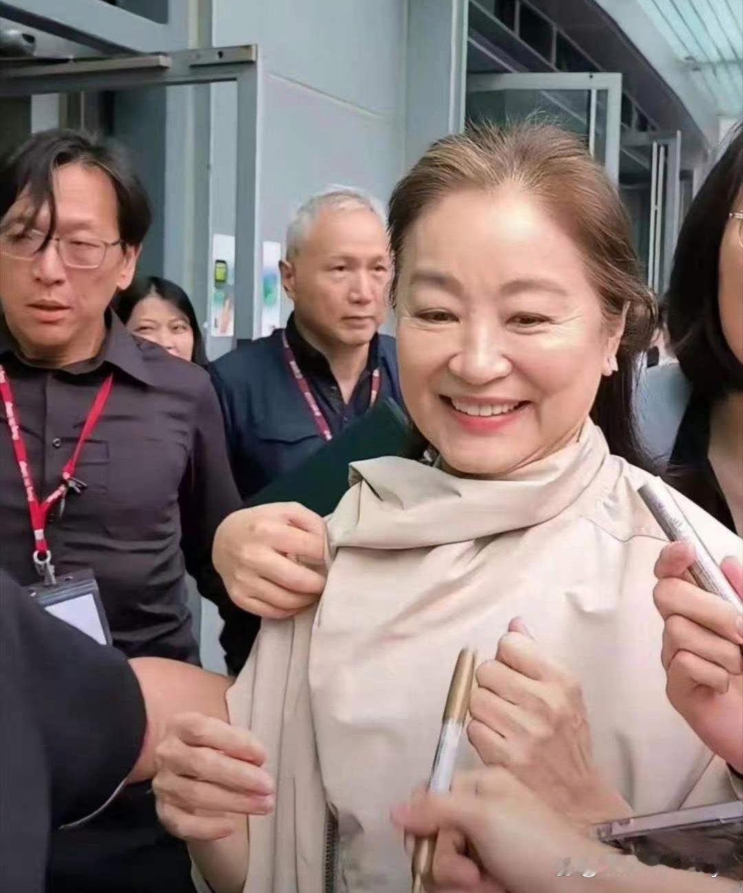 林青霞变成老奶奶了 
