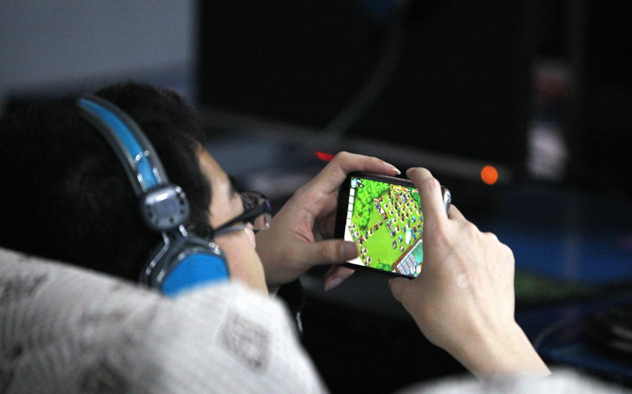 说要彻底关闭网络游戏的，多半是被孩子沉迷逼急了的家长吧？但咱得说句实在的，这想法