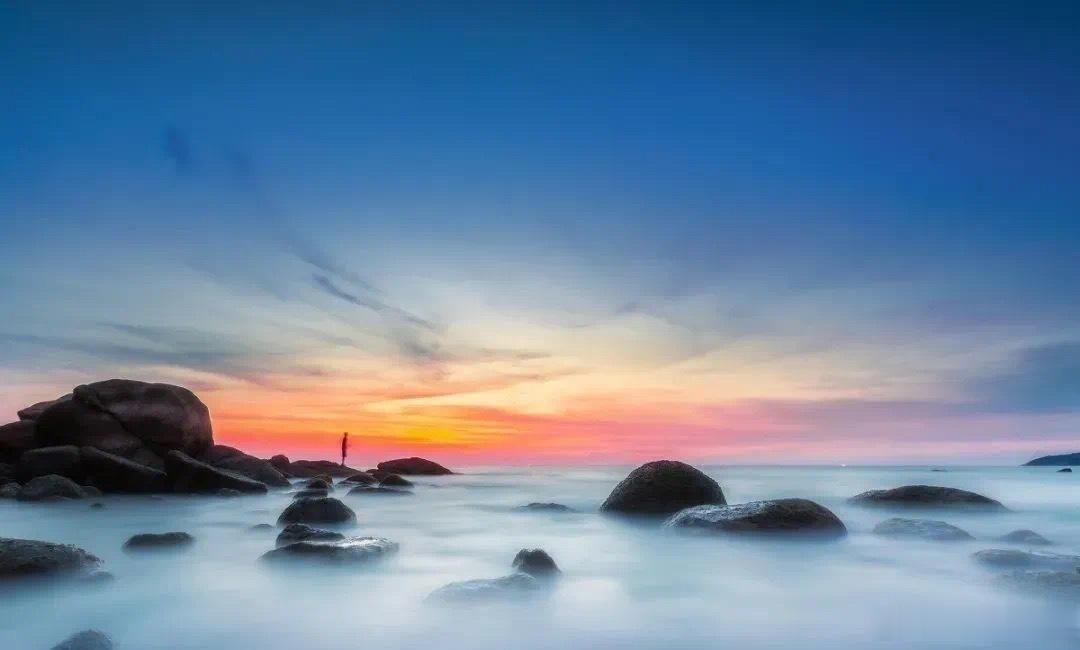 别让遗憾，透支了你的今天·默斋主人原创散文夜色沉落，万籁俱寂。许多深夜，我们独拥