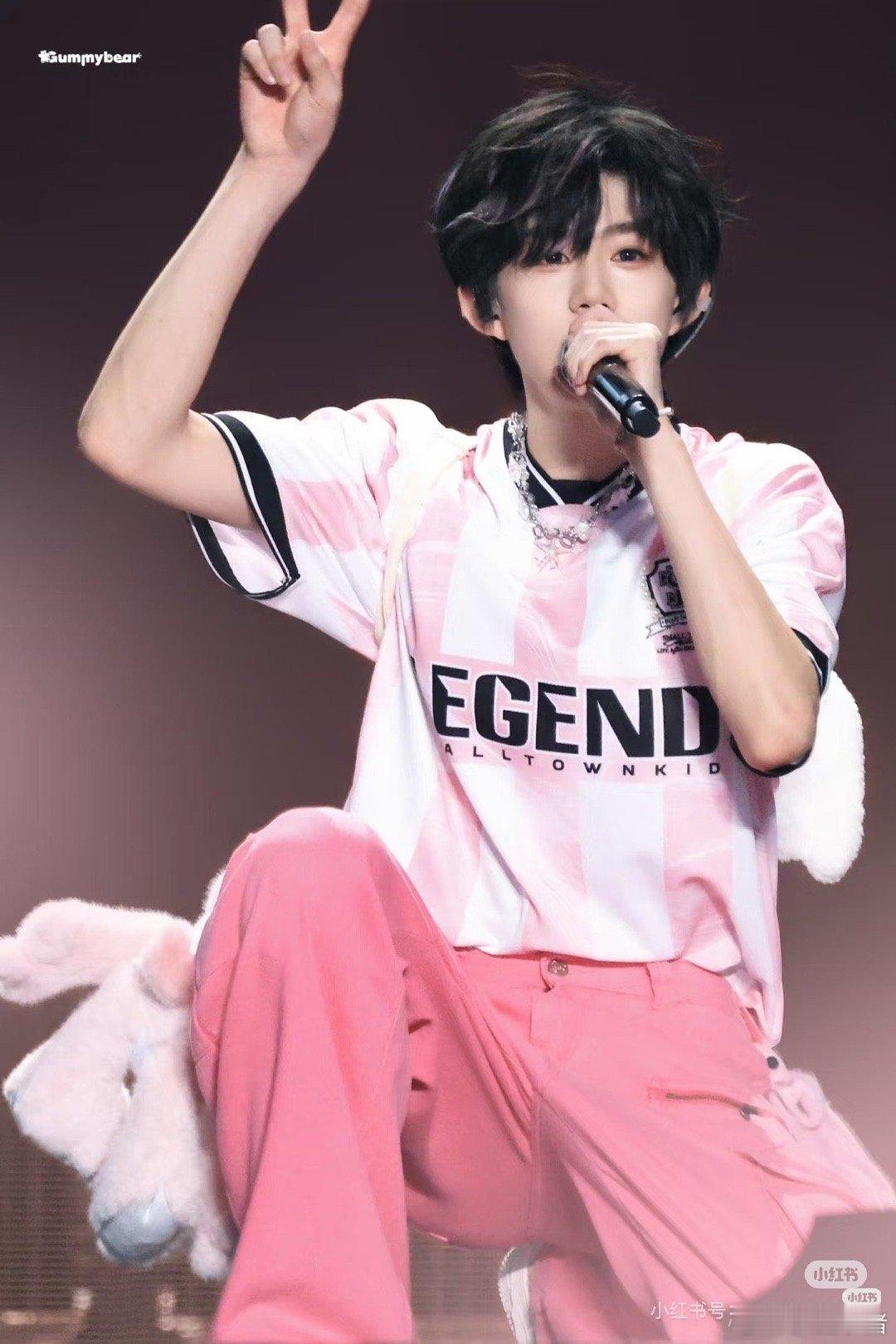 陈奕恒最会跳舞的小兔子来了，期待他荣耀之战的舞台表现和陈奕恒一起拾光筑梦