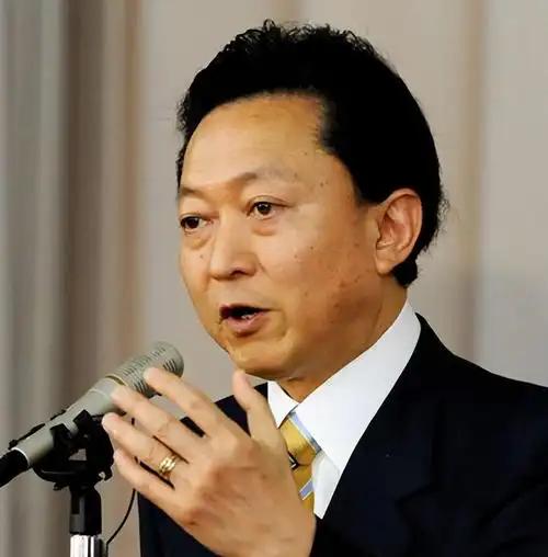 [微风]日本前首相鸠山由纪夫提出了一个新颖的观点，他认为中国的国力与美国不相上下