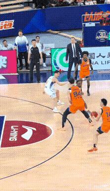 王哲林还会跳投？[大笑]