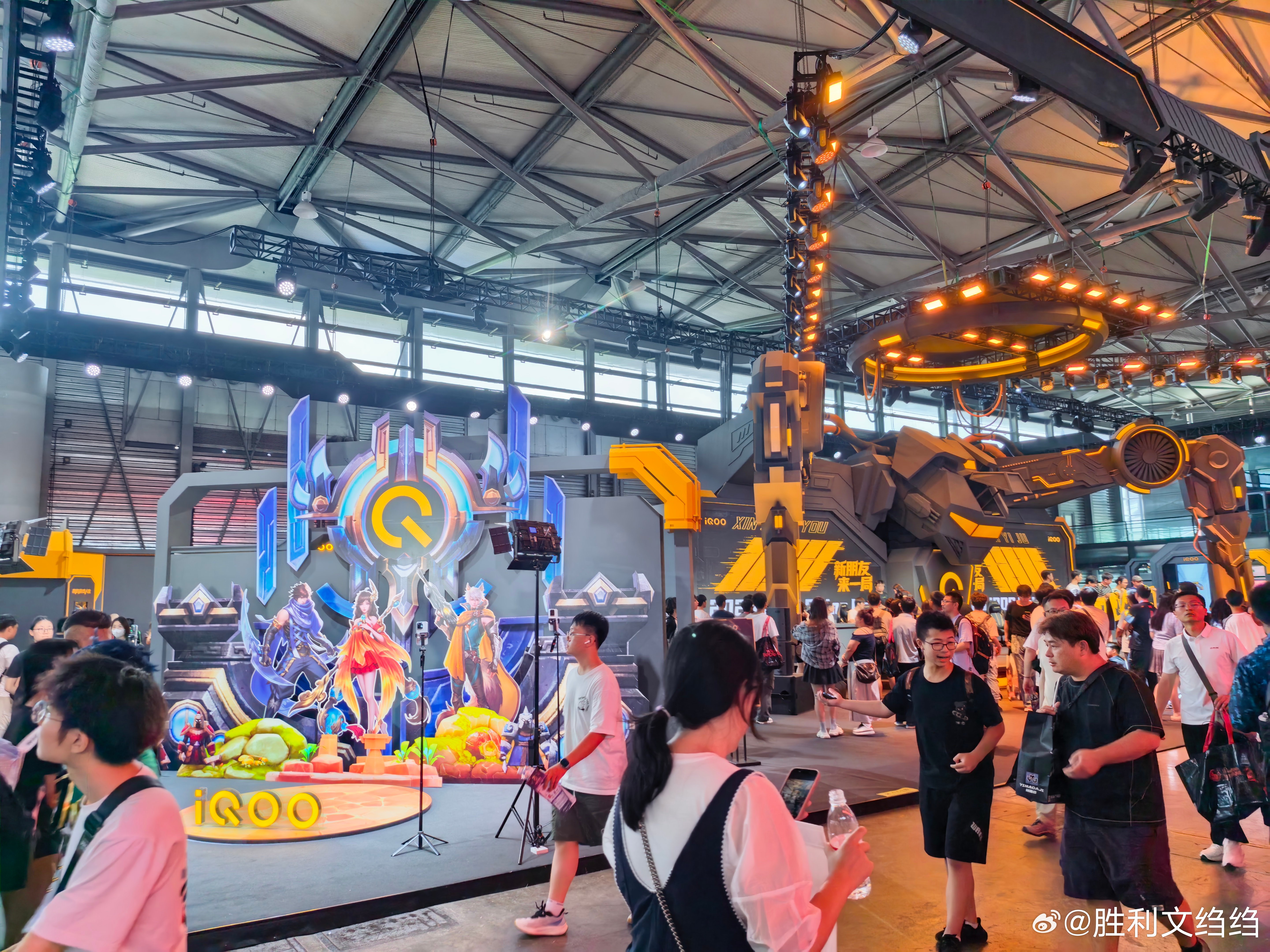 2026ChinaJoyiQOO这展台搭的还挺有意思