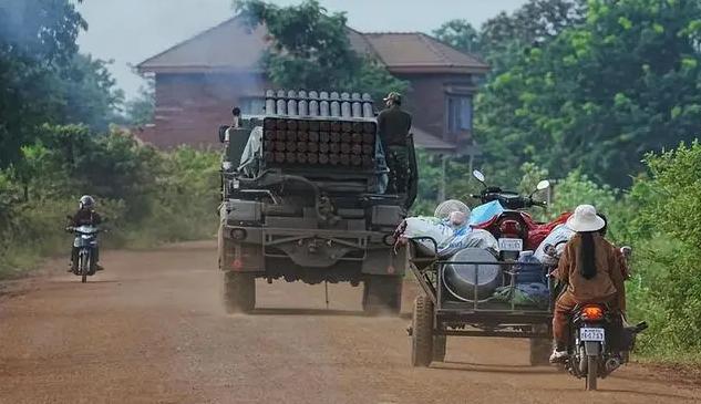 泰柬军事冲突已造成泰国8名士兵死亡

自12月7日泰国和柬埔寨边境爆发武装冲突以