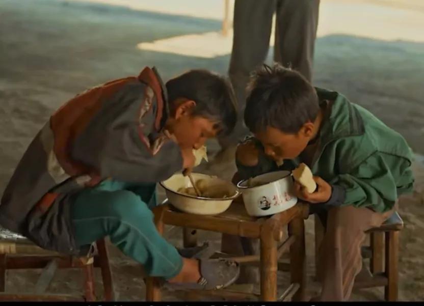 《八角笼中》是由王宝强执导，王宝强、七七联合编剧，王宝强、陈永胜、史彭元、王迅等