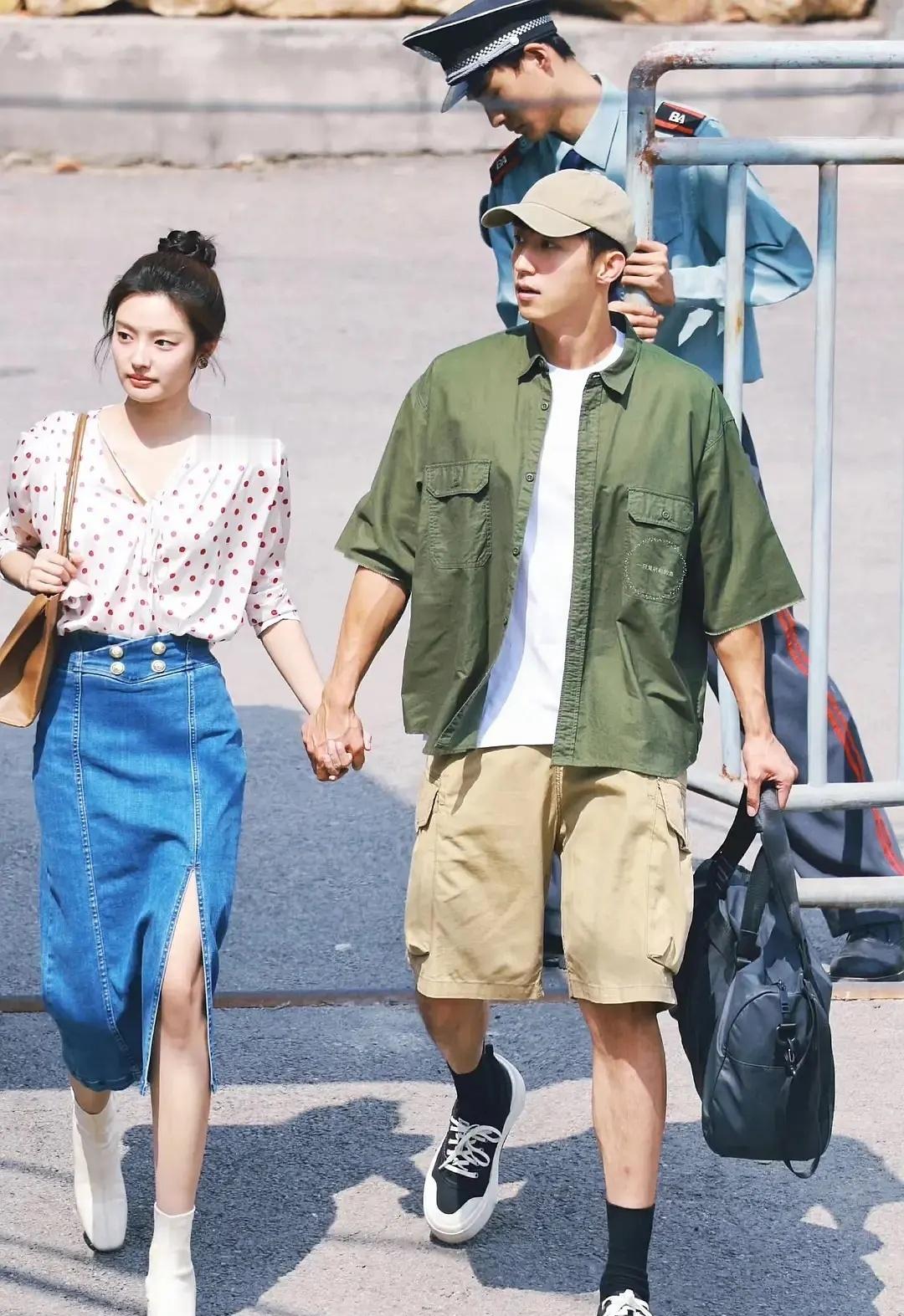 男女主这一身穿搭真的不懂了，是什么新时尚吗？ ​​​