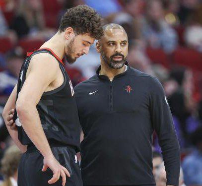 火箭怎么从争冠热门一下子就成“送温暖”球队了。
输西部倒数第一国王
输西部倒数第