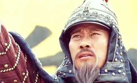 杨遇春刚进京，局面就拧了。
嘉庆十三年，固原提督回京汇报，嘉庆一高兴，授他乾清门