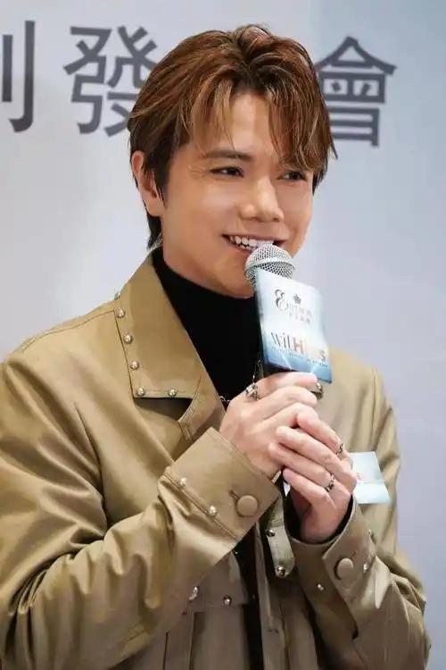 其实英皇也好，霍汶希也好，他们都门清，只不过是想试探一下国家对港独的态度，所以要