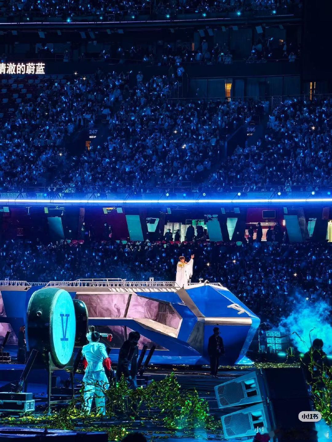 张杰说有唱歌的舞台是不容易的敬畏舞台，不负热爱！张杰懂线下舞台的珍贵，每一场都全