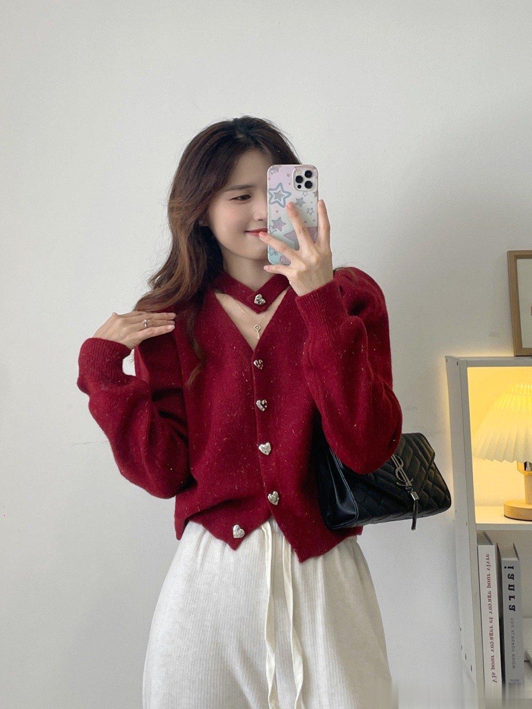 10🈷️25号，#双十一# 同价。红色挂脖毛衣，很厚很厚的一件，迫不及待的先上