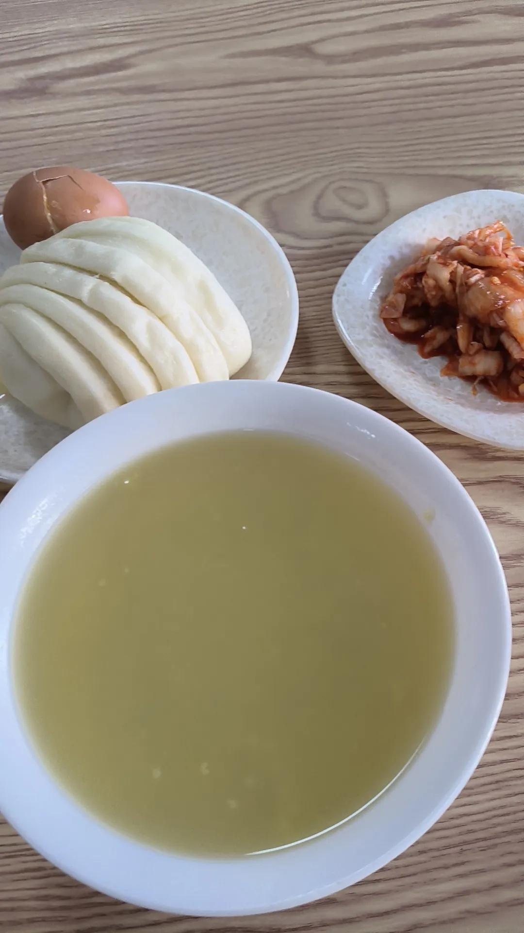 今天早餐长这样简简单单，容易消化，营养够用！