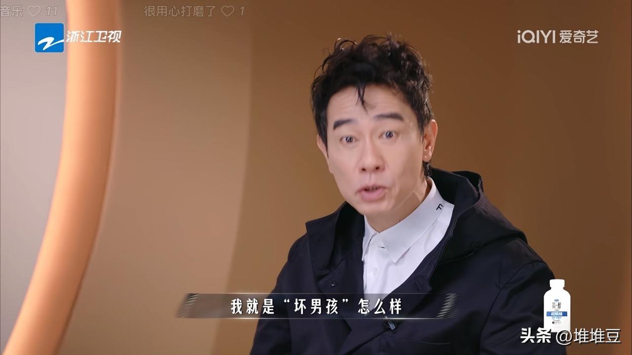 节目里聊到改编张惠妹的《Bad Boy》，陈小春瞬间切换痞帅模式：“张惠妹唱的是