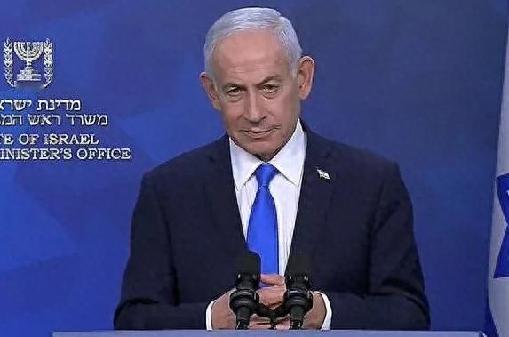 离谱！美国竟被一个小国死死拿捏了，连美国嘴炮一哥塔克·卡尔森都破防了，忍不住骂以