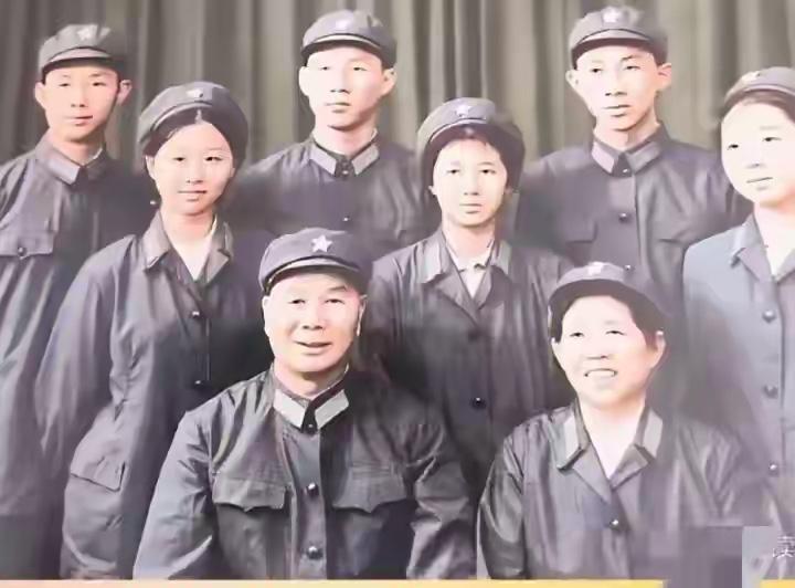 他是长征先锋、抗日名将、抗美援朝功臣，军政生涯完满，一生圆满，1955年授予开国