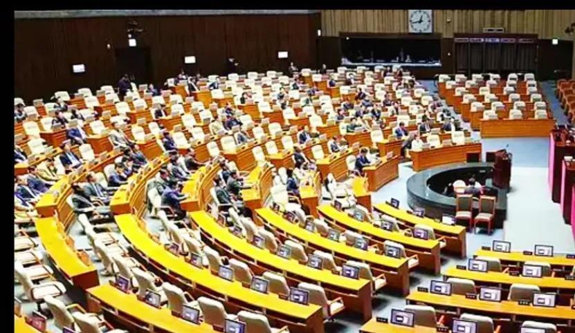韩国政坛的一次重大转折发生在执政党原本坚定支持弹劾总统尹锡悦的立场突然改变，最终