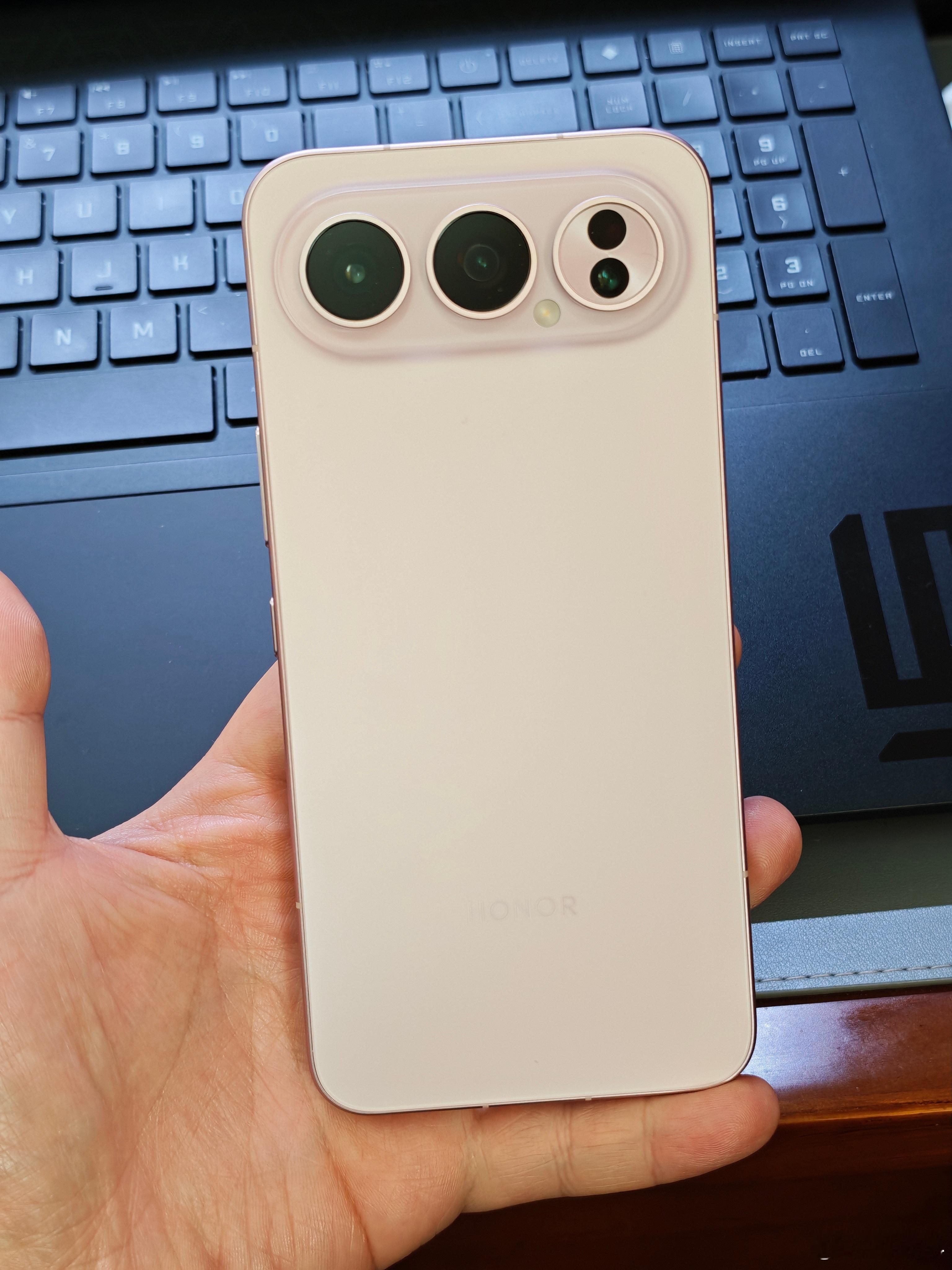 一会儿开车去杭州，只因这台手机代言人应该要来。