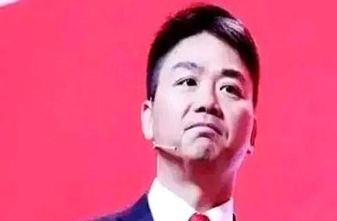 “美国订单一砍，工厂机器停转，老板急得团团转。”去年4月11日，京东甩出2000