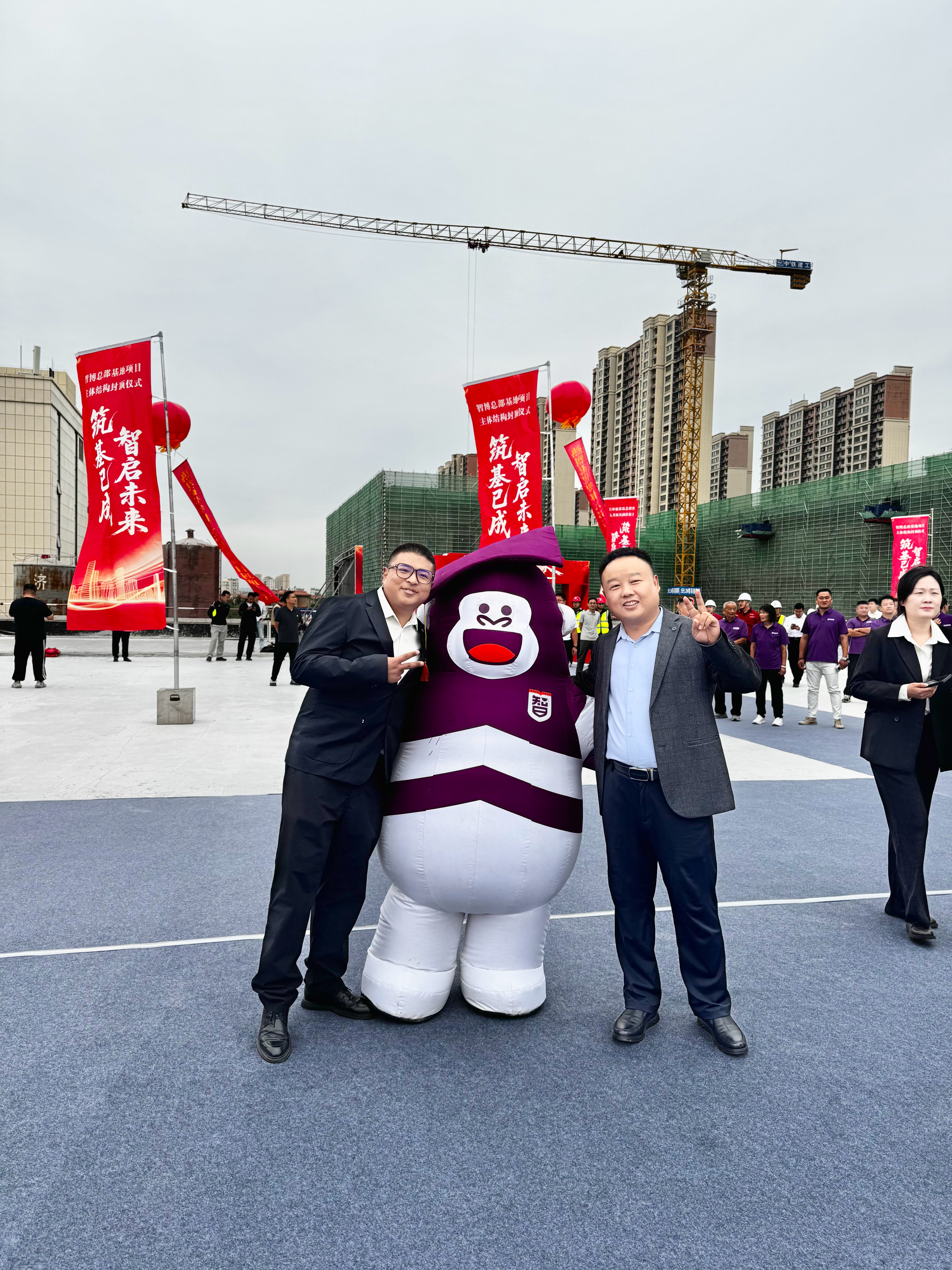 我发现一个绝好笑的事我本来想给调色调白点然后确实调白了但是我忘了它是动图了所以一