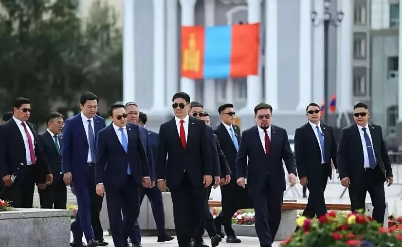 外蒙追“虚史”，无奈的“精神支柱”！

这一幕确实让人感到好笑，稍微懂点历史的人