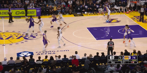 东子要停赛了，和扎威发生肢体纠缠，被吹进攻犯规&双方技犯 开局过于梦幻，可第三节