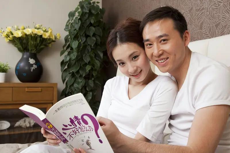 夫妻之间相处，最重要的是尊重，它由几个底层逻辑支撑。
沟通很关键，很多夫妻最后走