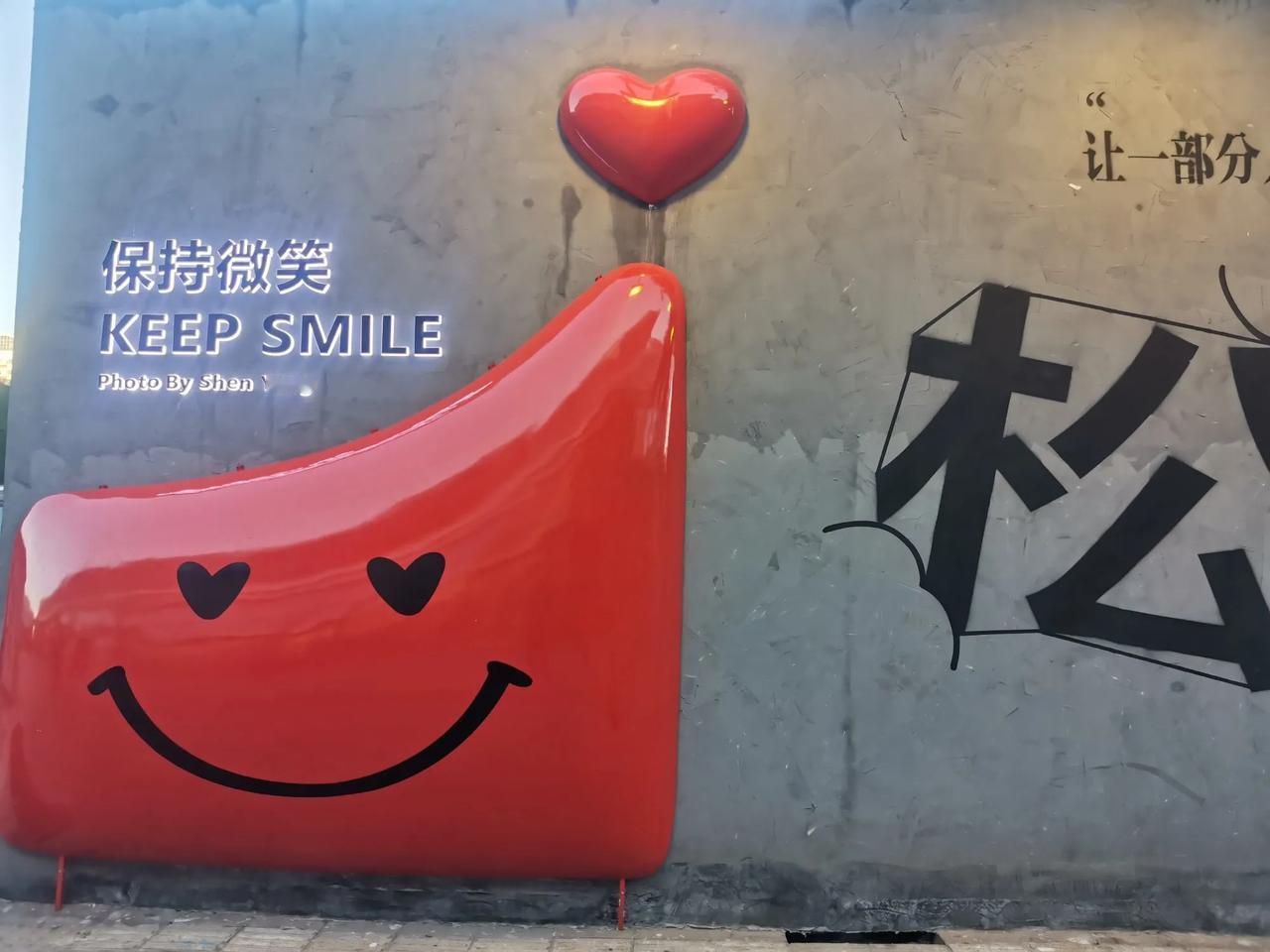 好的爱，正如你爱落日余晖，你欣赏它的壮美，却不会遗憾地说，要是右下角的黄，再柔和
