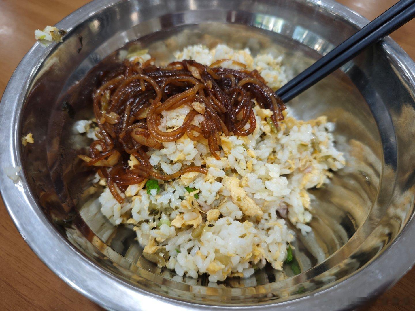 风里雨里，我们一起相伴～一大波稿子等着我排，排完你的排你的，差点赶不上吃饭