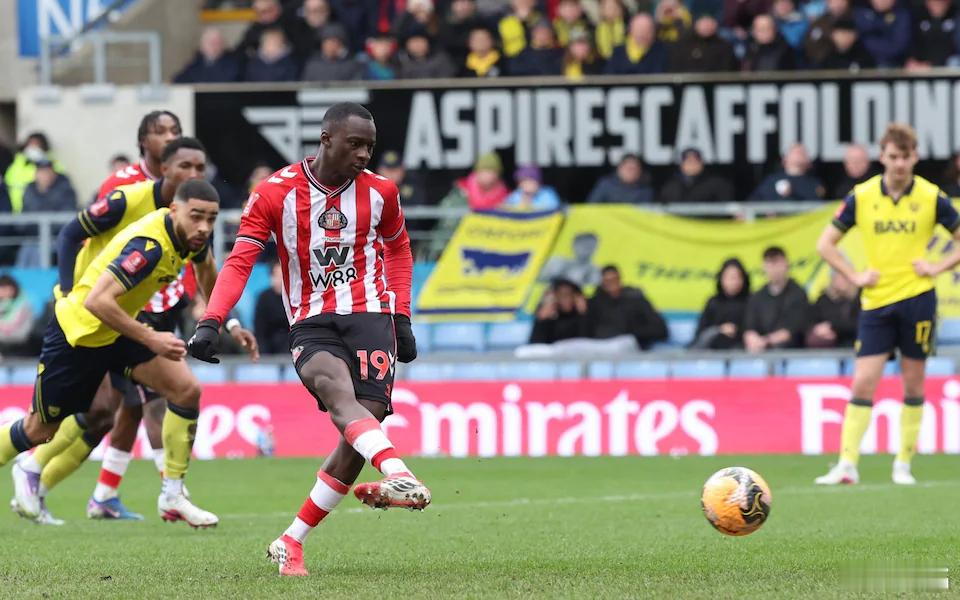 牛津联0比1桑德兰 桑德兰想拿足总杯冠军，这听起来有点像白日做梦，但在黑猫看来，