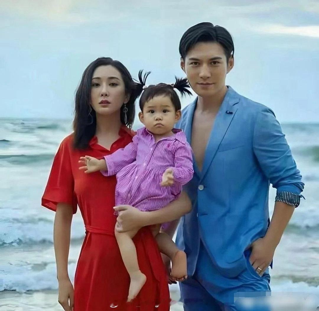 严屹宽跟杜若溪的女儿，这相貌感觉有点正正得负。 