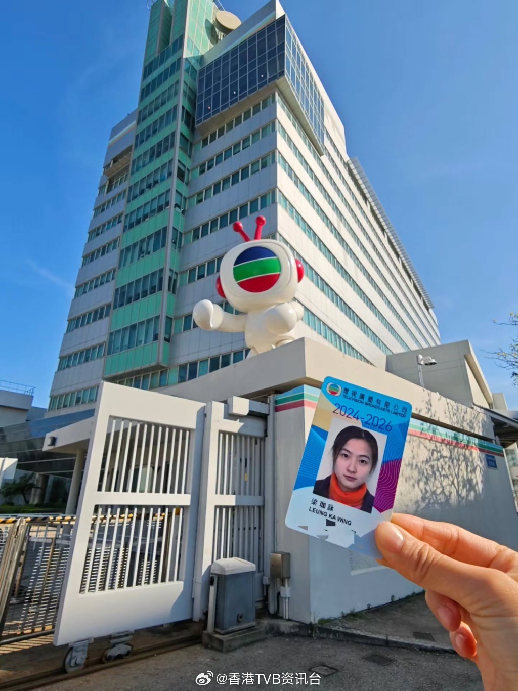 TVB御用师奶梁珈咏突然离巢 含泪喊毕业：走过两个十年 曾拍超百部剧集被嫌年纪大