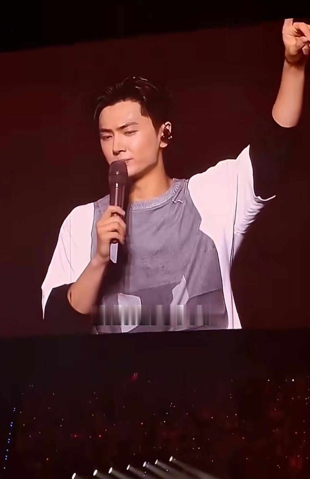 朴综星强调enhypen是六个人朴综星墨西哥演唱会上强调enhypen是六个人朴