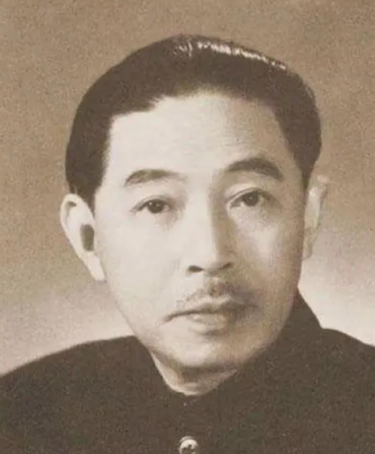 1928年，32岁的茅盾出轨23岁的女学生秦德君。不久后，秦德君怀孕，茅盾一把将