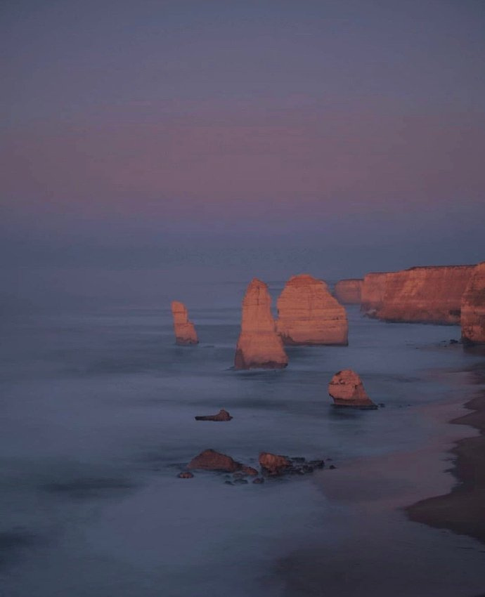 当你打算放弃梦想时，  告诉自己再多撑一天，  一个星期，一个月，  再多撑一年