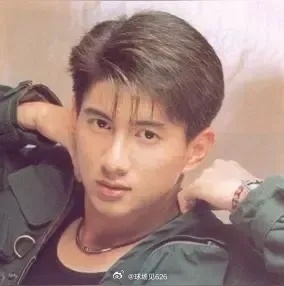 吴奇隆好友出面曝光婚变真相 近日，吴奇隆刘诗诗婚变传闻再次甚嚣尘上，对此，吴奇隆