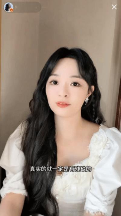 李莎旻子给月亮写的歌李莎旻子直播九年创作路，她没有停下脚步。25首歌里有成长，有
