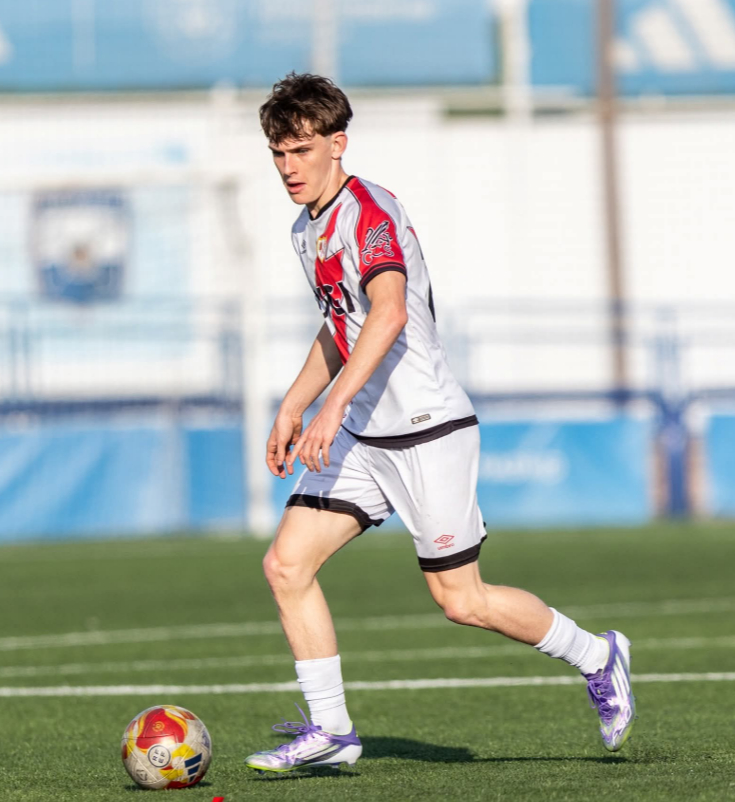 皇马 Rodra:❗️皇家马德里即将签下 19 岁的巴列卡诺后卫贝洛。 