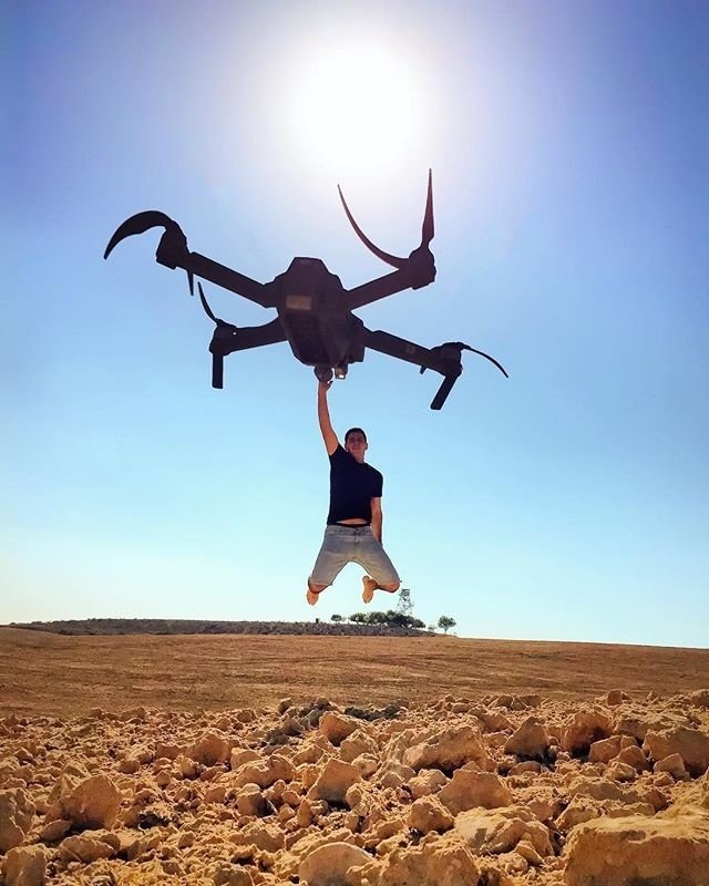 日子是细水长流，不必轰轰烈烈，三餐四季，平安顺遂，便是上上签。—— 安读舟 