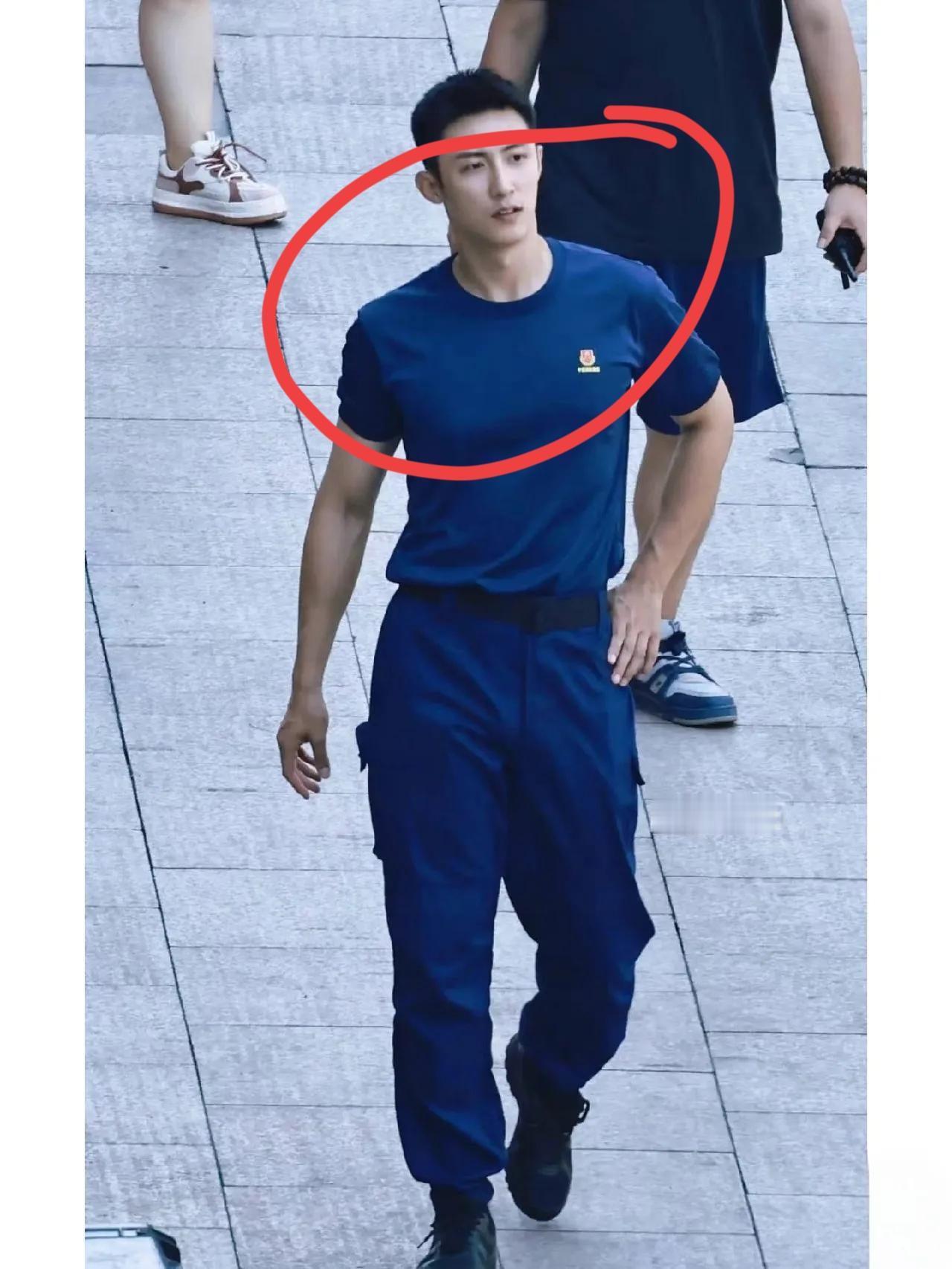 出于好奇查了一下
黄景瑜可能很难完成上太空的计划了，不是他没钱，也不是他身体素质